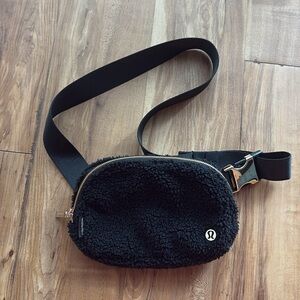 NWOT Lululemon Everywhere Belt Bag *Fleece